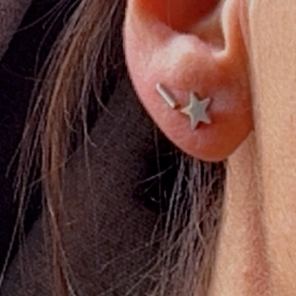 Titanium Bar Stud Earrings - Picture 5 of 9